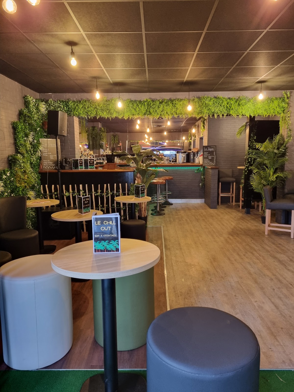 LE CHILL OUT BAR